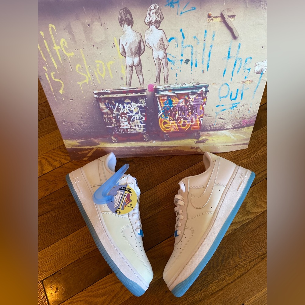 WMNS AIR FORCE 1 LOW LX
"UV Reactive"